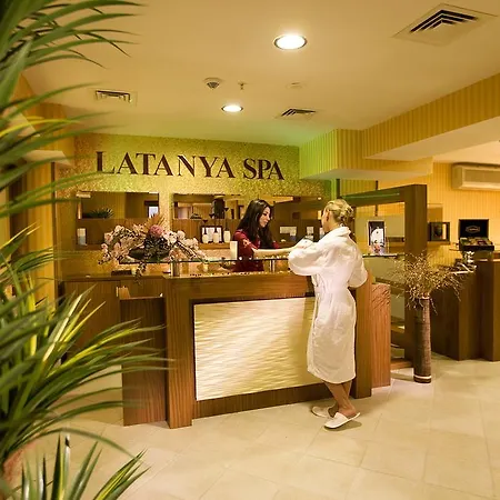 Latanya Palm & Hotel 4*